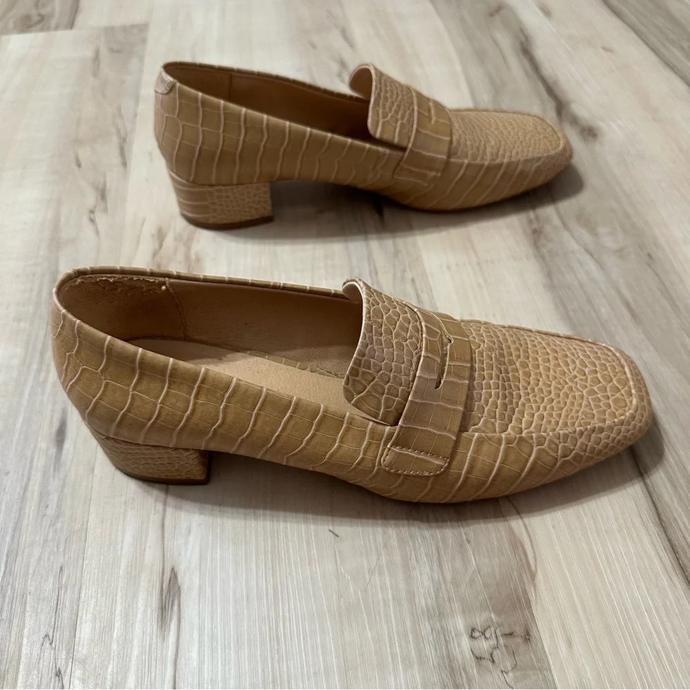 Anthropologie Hadley Block-Heeled Embossed Leather Loafers in Honey Size 8‎